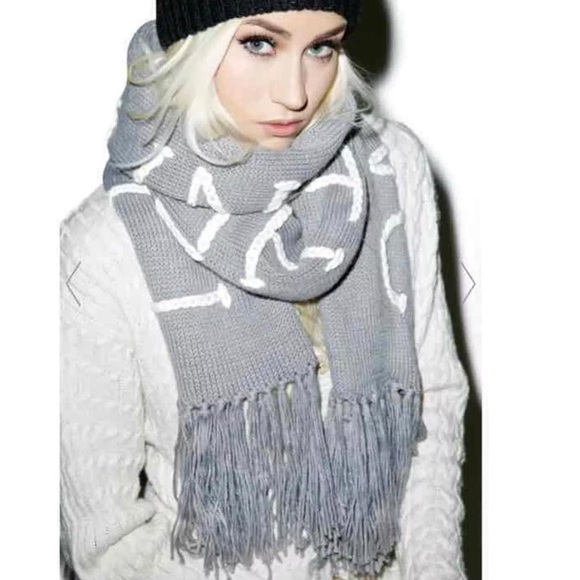 Wildfox NWT Id Rather Be Napping Cozy Soft Scarf - Picture 1 of 3